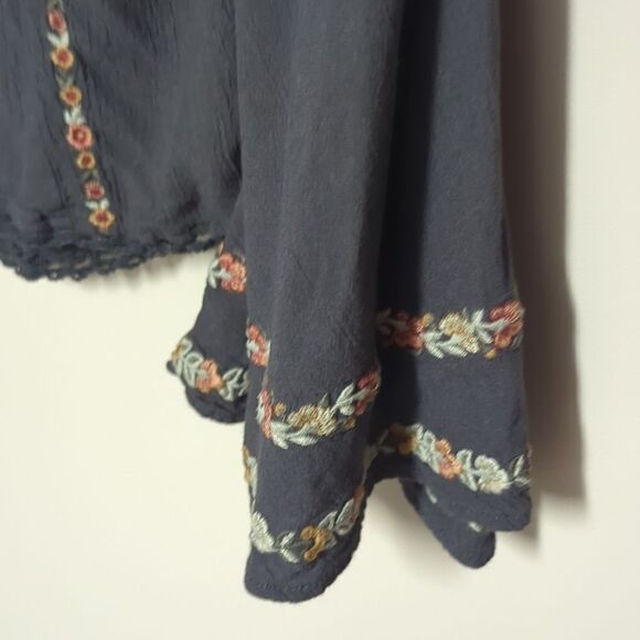 American Eagle Charcoal Floral Long Sleeve Blouse - Picture 3 of 8